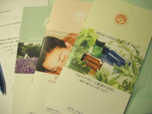 アロマ講座では簡単なアロマの知識も教えてもらうことができます。